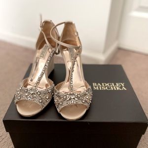 BADGLEY MISCHKA Sarah Embellished Satin Wedge Evening Shoe Size 7.5